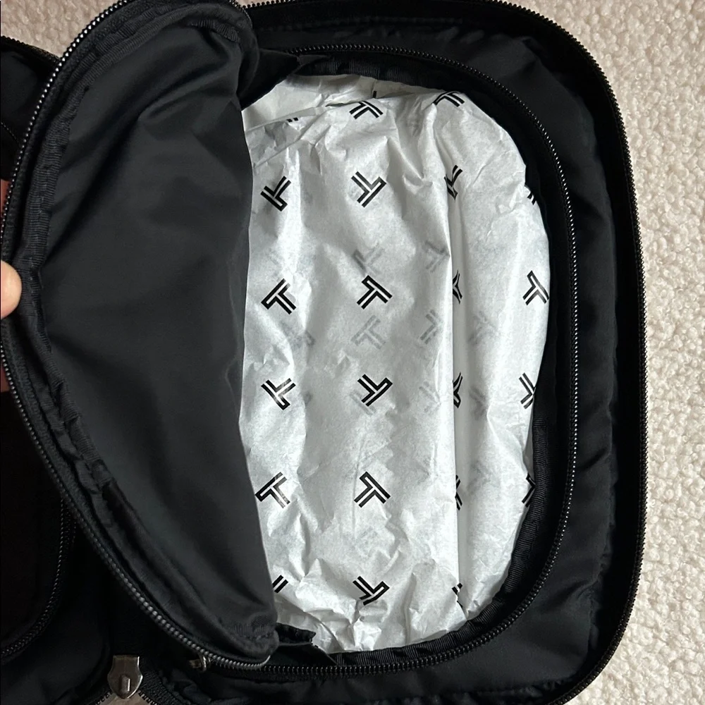 NWT Tumi Gray and Black Men's McGuire kit toiletry Bag